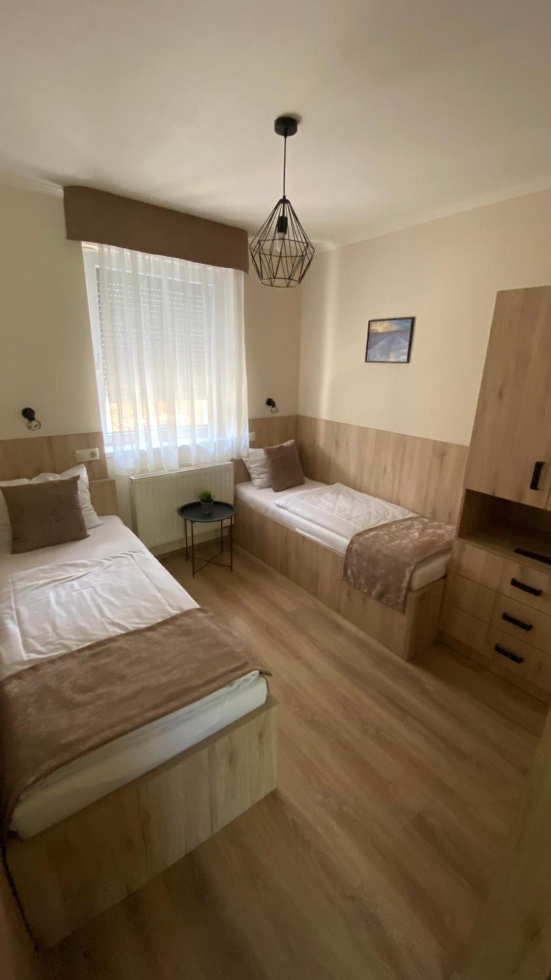 Levendula Vendeghaz Hotel Gyor Luaran gambar