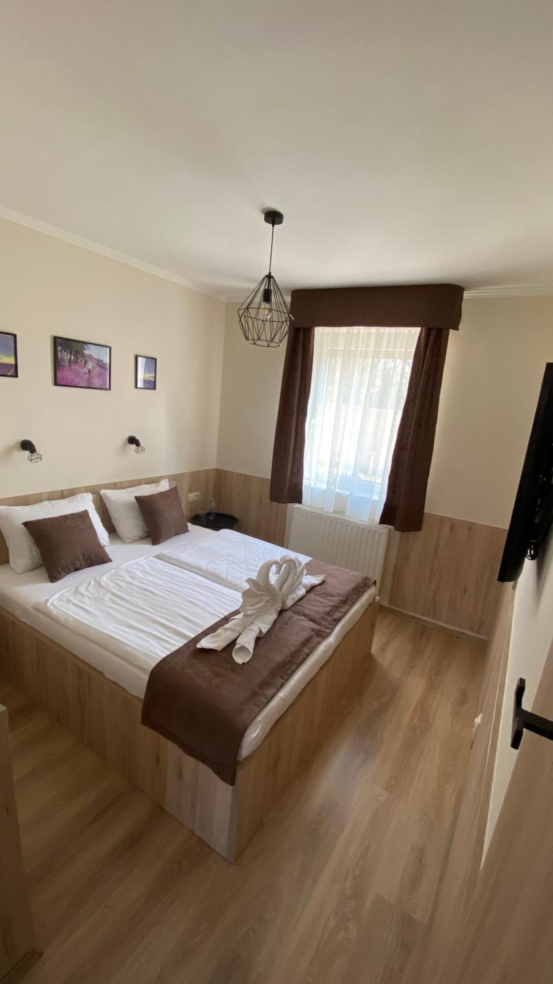 Levendula Vendeghaz Hotel Gyor Luaran gambar