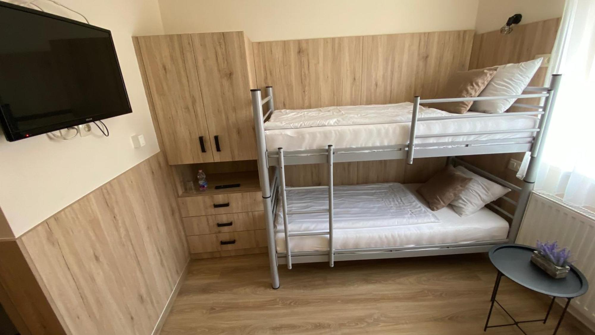 Levendula Vendeghaz Hotel Gyor Luaran gambar