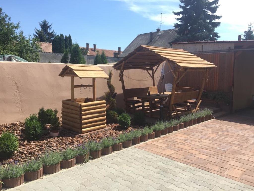 Levendula Vendeghaz Hotel Gyor Luaran gambar